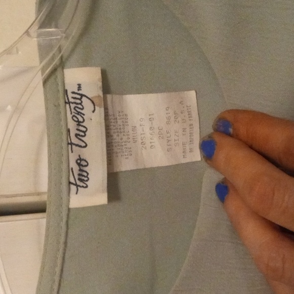 Beautiful Green DRESS - Picture 2 of 4